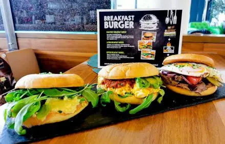 Frühstück Burger - herzhaft Frühstücken bei uns im Cafe DIE KAFFEEMACHER in den Stadtgalerien in Schwaz