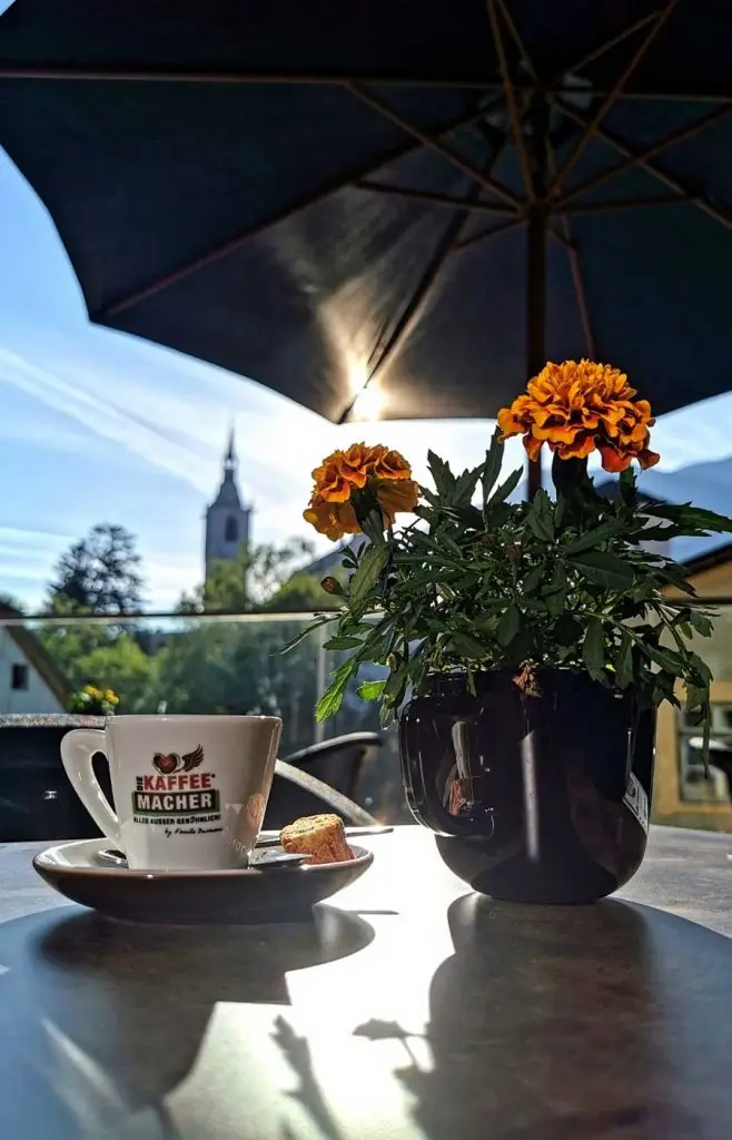 Die Terrasse mit wunderschönen Ausblick im Cafe DIE KAFFEEMACHER in der Stadtgalerie in Schwaz