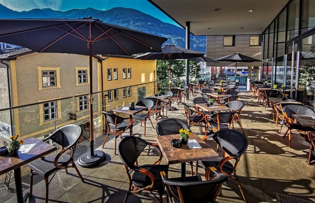 Die Terrasse mit wunderschönen Ausblick im Cafe DIE KAFFEEMACHER in der Stadtgalerie in Schwaz
